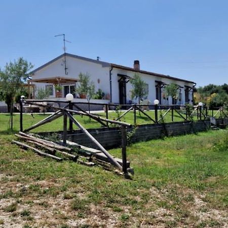 Casale Bianco Al Casello Dell' Autostrada Guidonia Exteriör bild