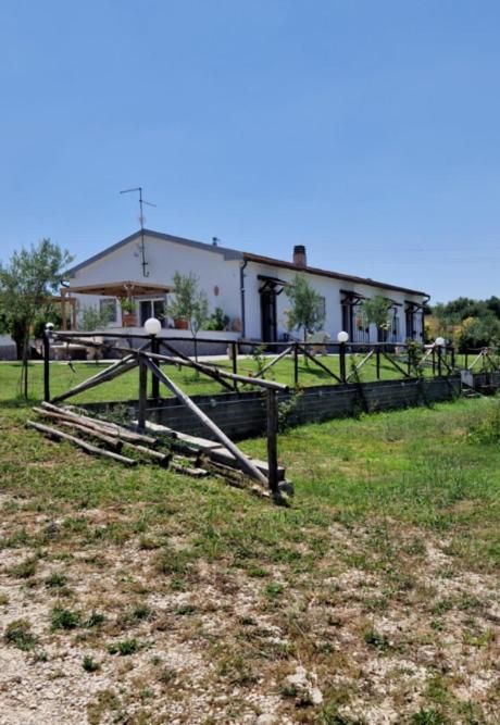 Casale Bianco Al Casello Dell' Autostrada Guidonia Exteriör bild